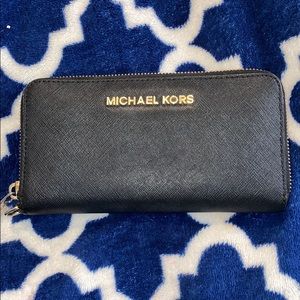 MK medium sized wallet